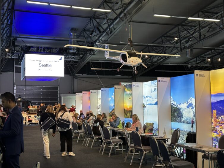 Ένας από τους διαδρόμους στο 2023 Midatlantic Travel Show στο Ρέικιαβικ