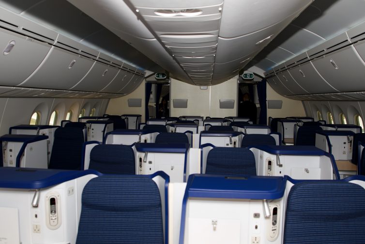 Το Fiftieth 787 στην υπηρεσία ANA έχει ρυθμιστεί για εργασίες μεγάλου μήκους με θέσεις Thompson Vantage στην Business Class - Φωτογραφία: Bernie Leighton | Αεροσκάφος